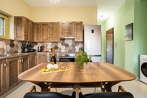 Martinia Pool Escape - Aiga Panoramic Vistas