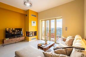 Martinia Pool Escape - Aiga Panoramic Vistas