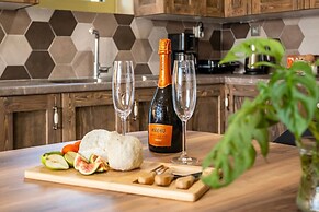 Martinia Pool Escape - Aiga Panoramic Vistas