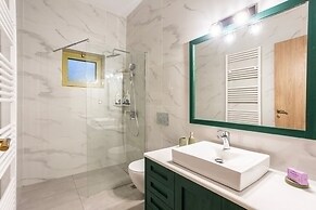 Martinia Pool Escape - Aiga Panoramic Vistas