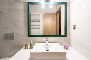 Martinia Pool Escape - Aiga Panoramic Vistas