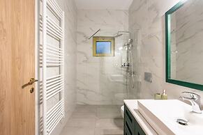 Martinia Pool Escape - Aiga Panoramic Vistas