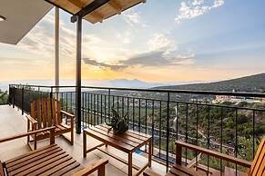 Martinia Pool Escape - Aiga Panoramic Vistas