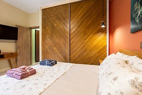 Martinia Pool Escape - Aiga Panoramic Vistas