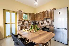 Martinia Pool Escape - Aiga Panoramic Vistas