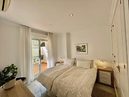 2-bed Sea View Apt, 10 Mins From Puerto Banus
