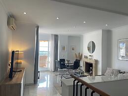 2-bed Sea View Apt, 10 Mins From Puerto Banus