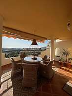 2-bed Sea View Apt, 10 Mins From Puerto Banus