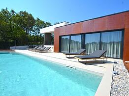 Luxurious Sorici Villa With Private Pool and Mediterranean Landscape