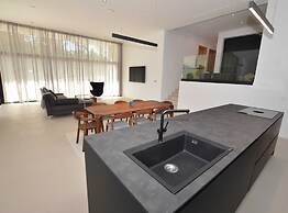 Luxurious Sorici Villa With Private Pool and Mediterranean Landscape