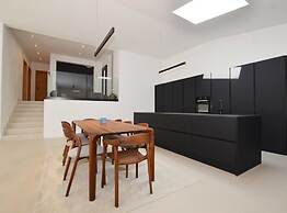 Luxurious Sorici Villa With Private Pool and Mediterranean Landscape