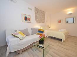 La Dolce Vita Studio