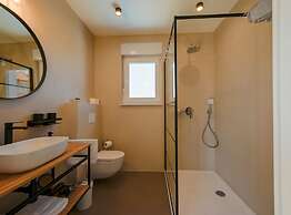 Matohanci Dazzling Villa With Pool