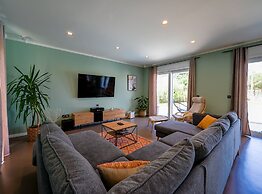 Matohanci Dazzling Villa With Pool