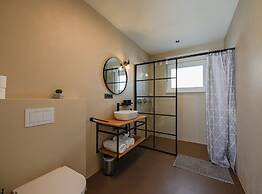 Matohanci Dazzling Villa With Pool