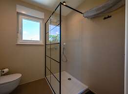 Matohanci Dazzling Villa With Pool