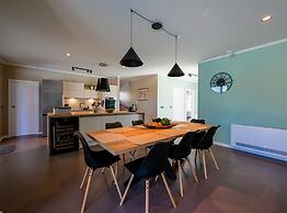 Matohanci Dazzling Villa With Pool