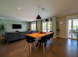 Matohanci Dazzling Villa With Pool