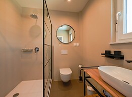 Matohanci Dazzling Villa With Pool