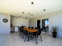 Matohanci Dazzling Villa With Pool