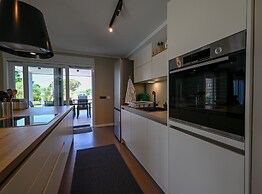 Matohanci Dazzling Villa With Pool