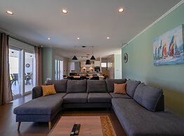 Matohanci Dazzling Villa With Pool