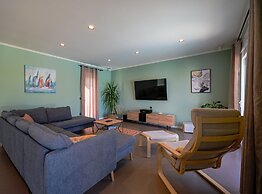 Matohanci Dazzling Villa With Pool