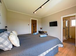 Matohanci Dazzling Villa With Pool