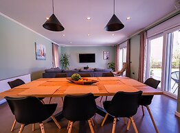 Matohanci Dazzling Villa With Pool