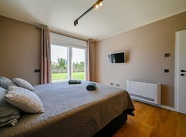 Matohanci Dazzling Villa With Pool