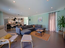 Matohanci Dazzling Villa With Pool