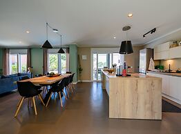 Matohanci Dazzling Villa With Pool