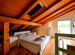 Scenic and Refined Retreat Apartment With Balcony