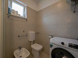 Scenic and Refined Retreat Apartment With Balcony