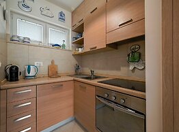 Scenic and Refined Retreat Apartment With Balcony