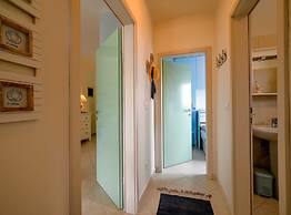 Scenic and Refined Retreat Apartment With Balcony