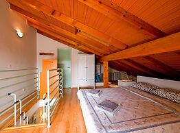 Scenic and Refined Retreat Apartment With Balcony