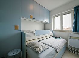 Scenic and Refined Retreat Apartment With Balcony