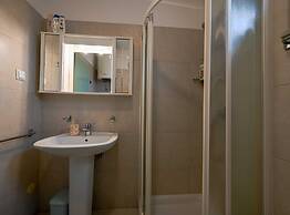 Scenic and Refined Retreat Apartment With Balcony