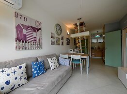 Scenic and Refined Retreat Apartment With Balcony