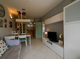 Scenic and Refined Retreat Apartment With Balcony