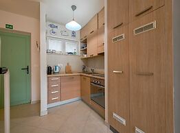 Scenic and Refined Retreat Apartment With Balcony