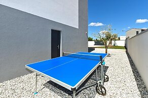 Spacious Villa With Pool and Garden in Stokovci