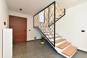 Spacious Villa With Pool and Garden in Stokovci