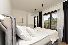 Spacious Villa With Pool and Garden in Stokovci