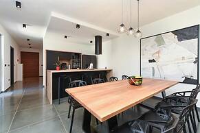 Spacious Villa With Pool and Garden in Stokovci