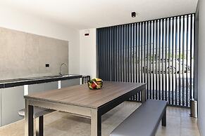 Spacious Villa With Pool and Garden in Stokovci