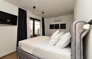 Spacious Villa With Pool and Garden in Stokovci