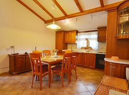 Green Oasis Family Getaway