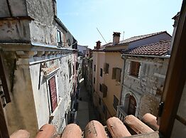Sleek and Trendy Downtown Apartment